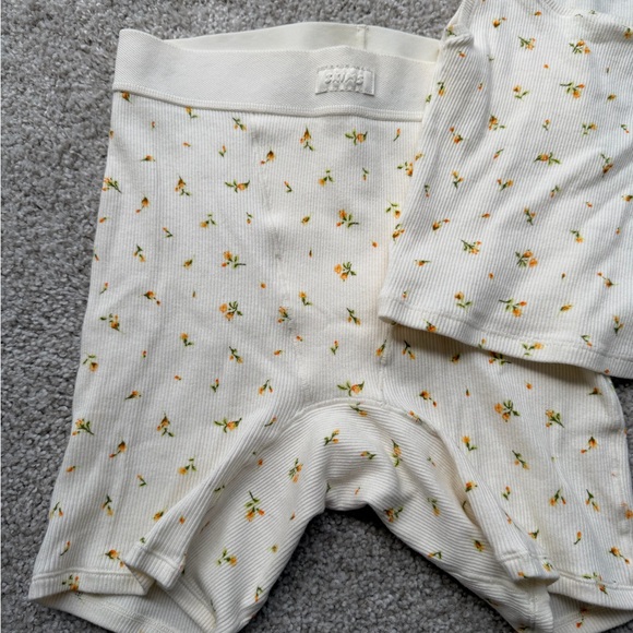 NWOT SKIMS Ribbed Cotton White Floral Tank Shorts Matching Set XS - Picture 6 of 7